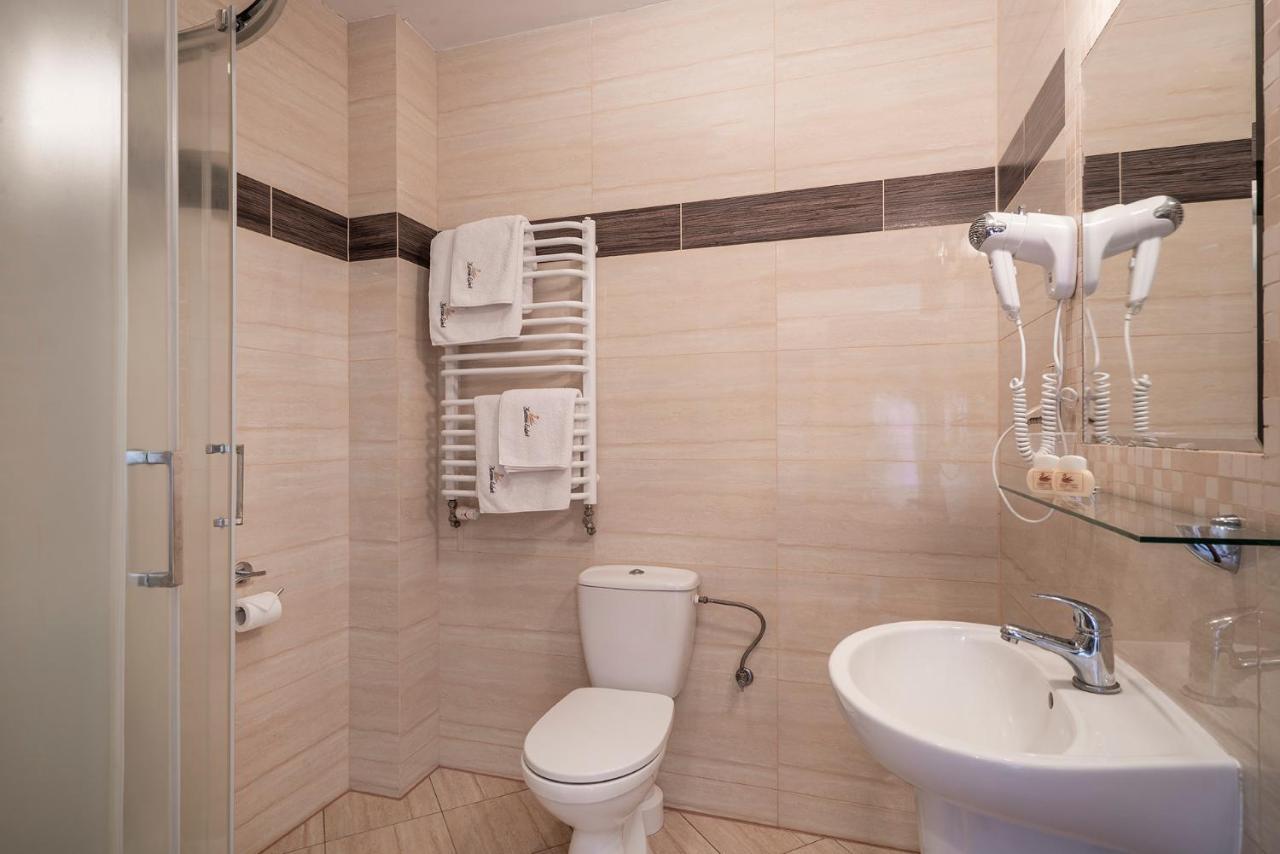 Labedz Hotel Karczma Ilawa Bagian luar foto