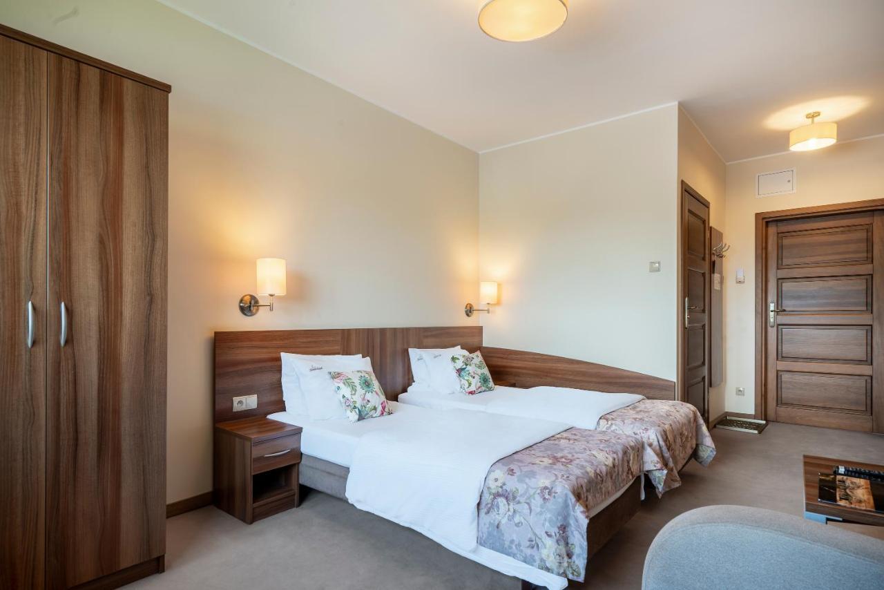 Labedz Hotel Karczma Ilawa Bagian luar foto