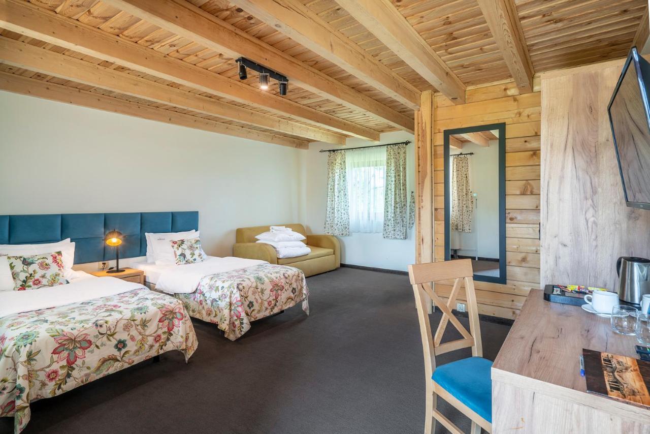 Labedz Hotel Karczma Ilawa Bagian luar foto