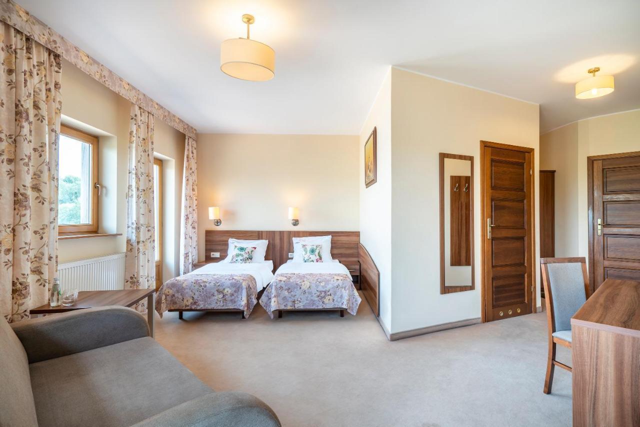 Labedz Hotel Karczma Ilawa Bagian luar foto