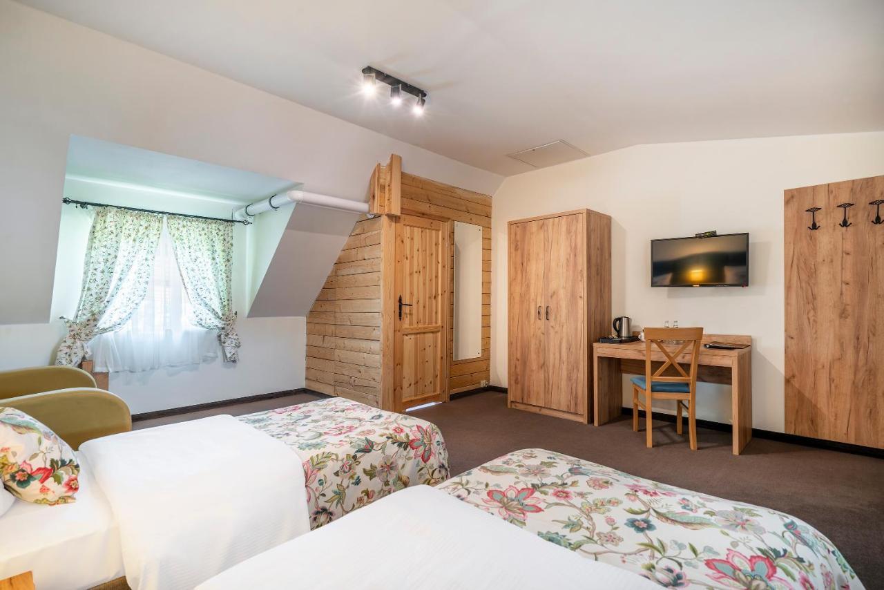 Labedz Hotel Karczma Ilawa Bagian luar foto